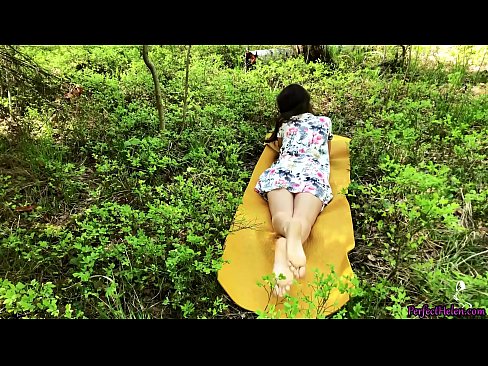 ❤️ 陌生人在Tinder上自慰我的阴部,并在树林里热情地做爱 ☑ Sex video